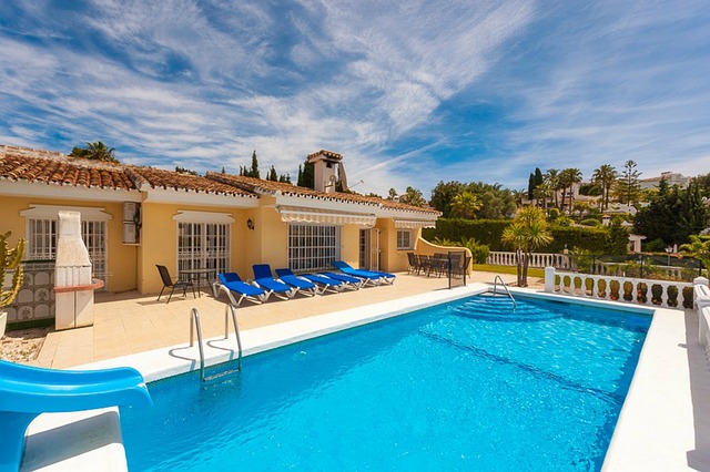 Immobilier, piscine et villa pour vos vacances en Espagne