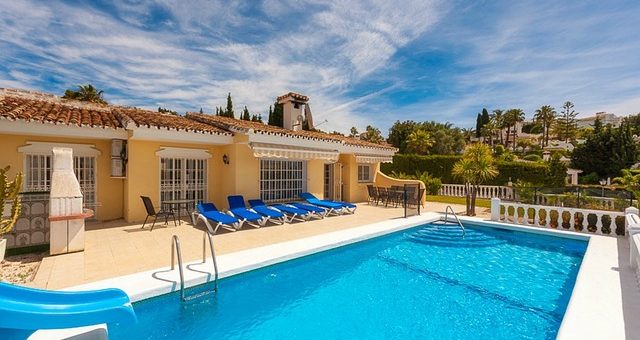 Immobilier, piscine et villa pour vos vacances en Espagne